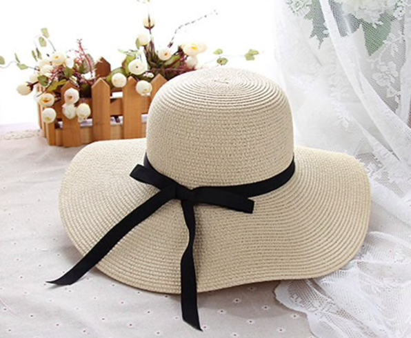 Słomkowy kapelusz plażowy